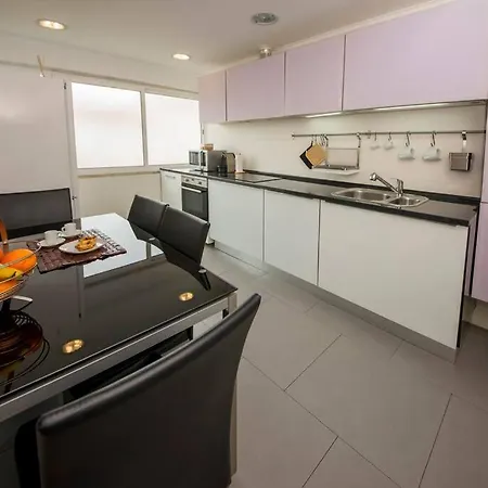 Ocean Avenue Apt, Beach, Surf, Golf, Sunsets,walks * Costa de Caparica