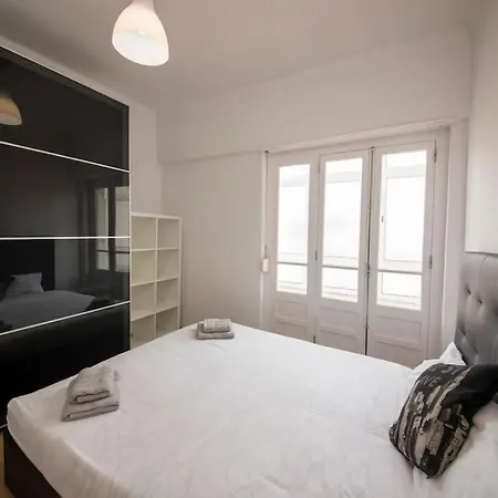 Ocean Avenue Apt, Beach, Surf, Golf, Sunsets,walks Apartamento Costa da Caparica